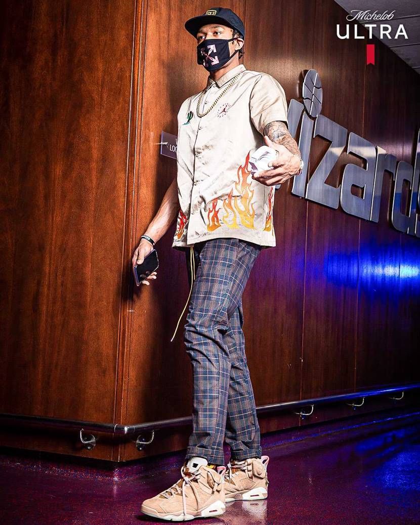 ビールが虎6ブリティッシュカーキ履いてる