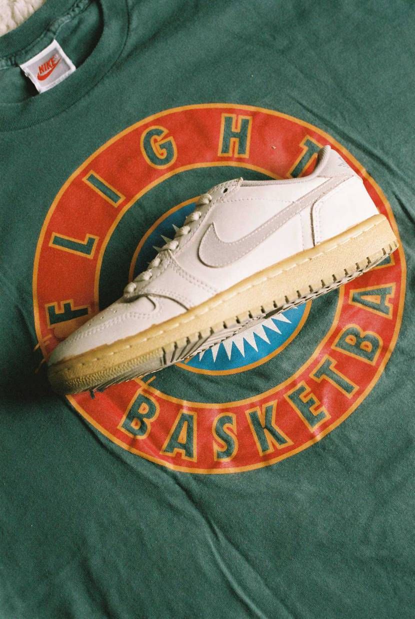 AJ1 LOW
ニュートラルグレーの復刻は本当嬉しい。
35年前からこのフォ