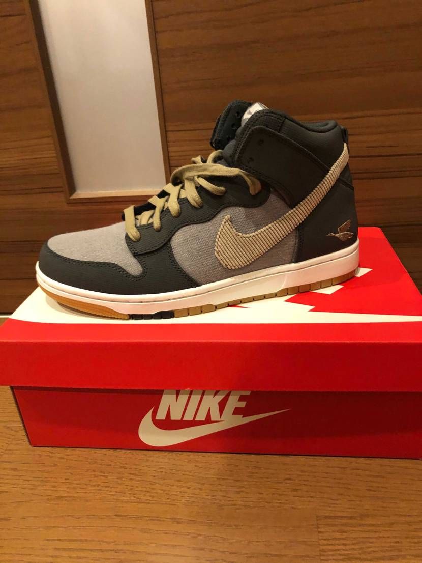 このスニーカーの情報がなかなか出てきません。ご存知の方教えていただかないでしょう