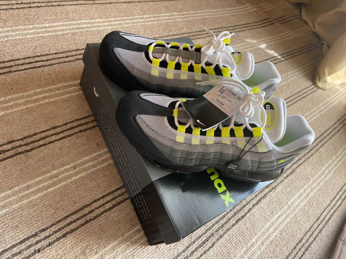 ついに憧れのエアマックス９５‼︎イエローグラデ☆
中学生の頃に見たあの衝撃が蘇