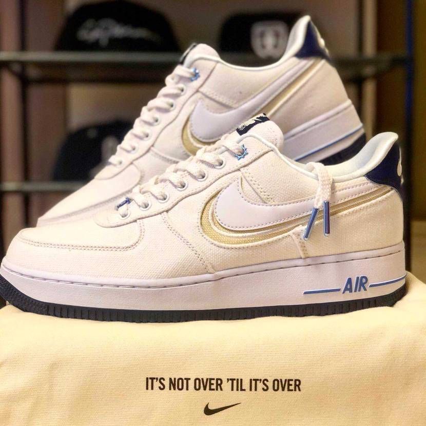 AIR FORCE 1 プレミアム

気になってた1足が届いた👌
タグ裏の