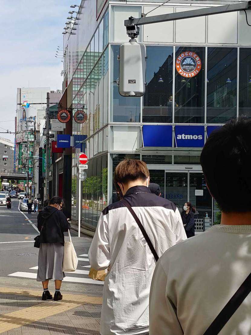 今日はアトモス新宿までエアフォース1ペイズリーを買いに行って来ました!並びは当初