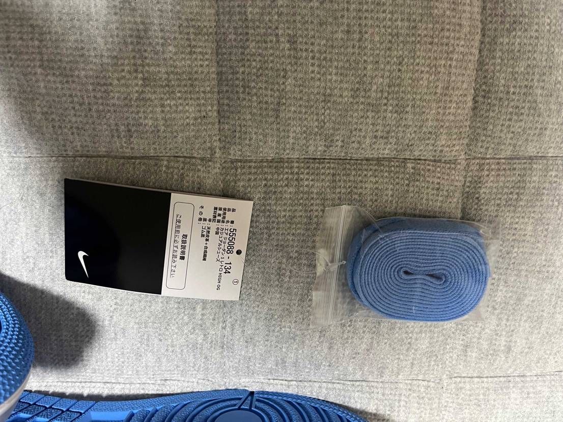 新品プレ値で買ったんですが写真のような黒タグの付き方ってあり