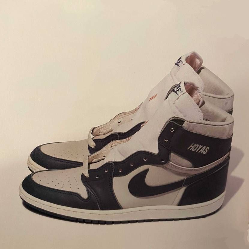 次はこれの発売を願う
Air Jordan 1 Hi「HOYAS」
NIKE