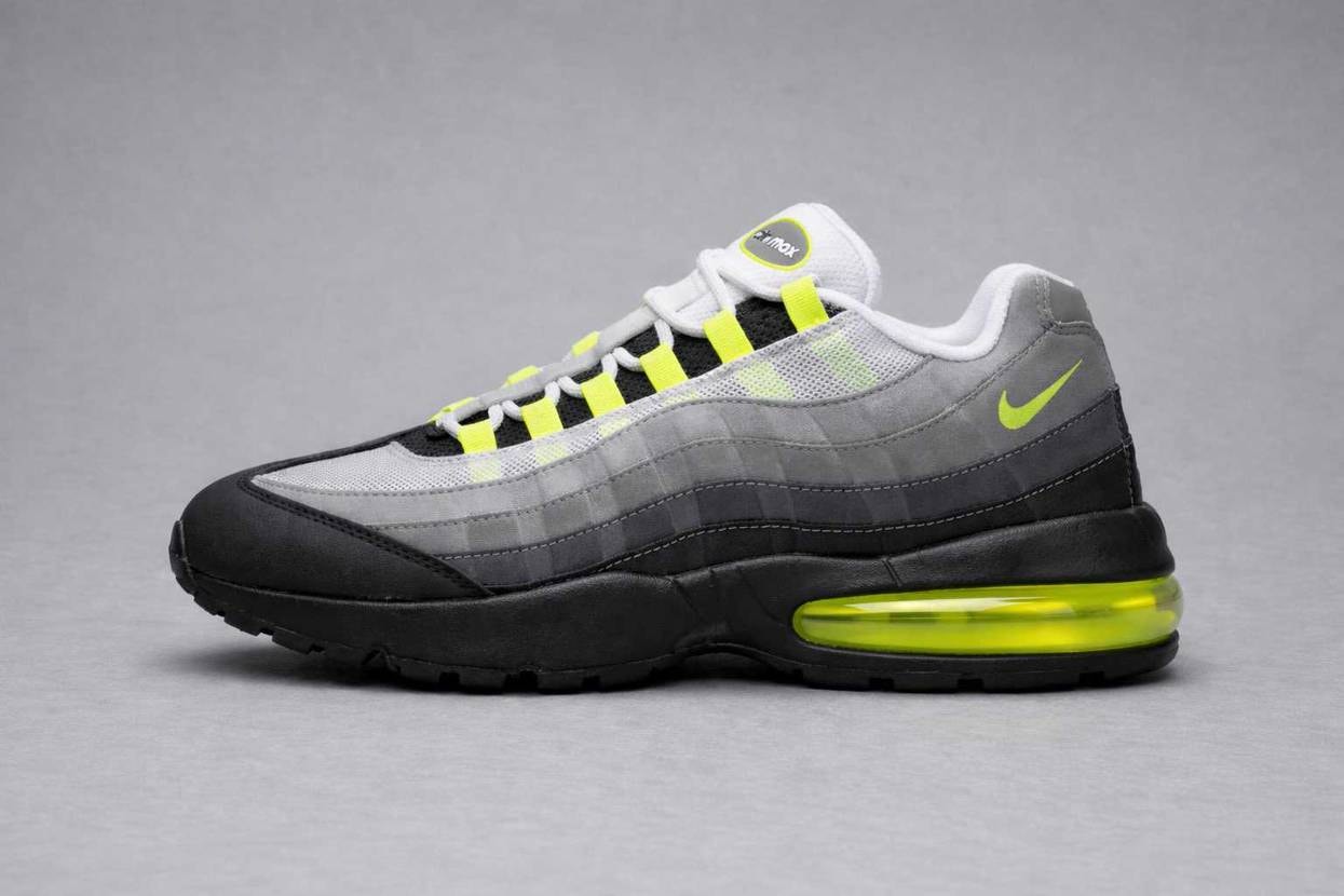 エアマックスシリーズは発売ごとに購入している拙者から、エアマックス95イエローグ