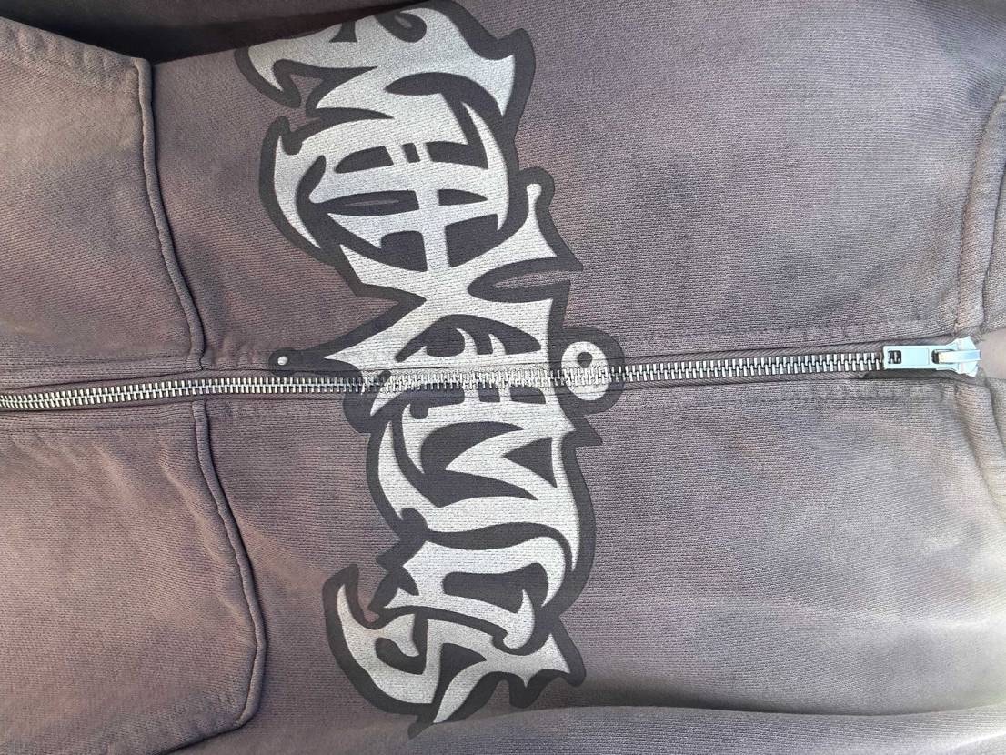 めちゃかっこいい！12時半ぐらいに物販並びましたがジップパーカーL.XL売り切れ