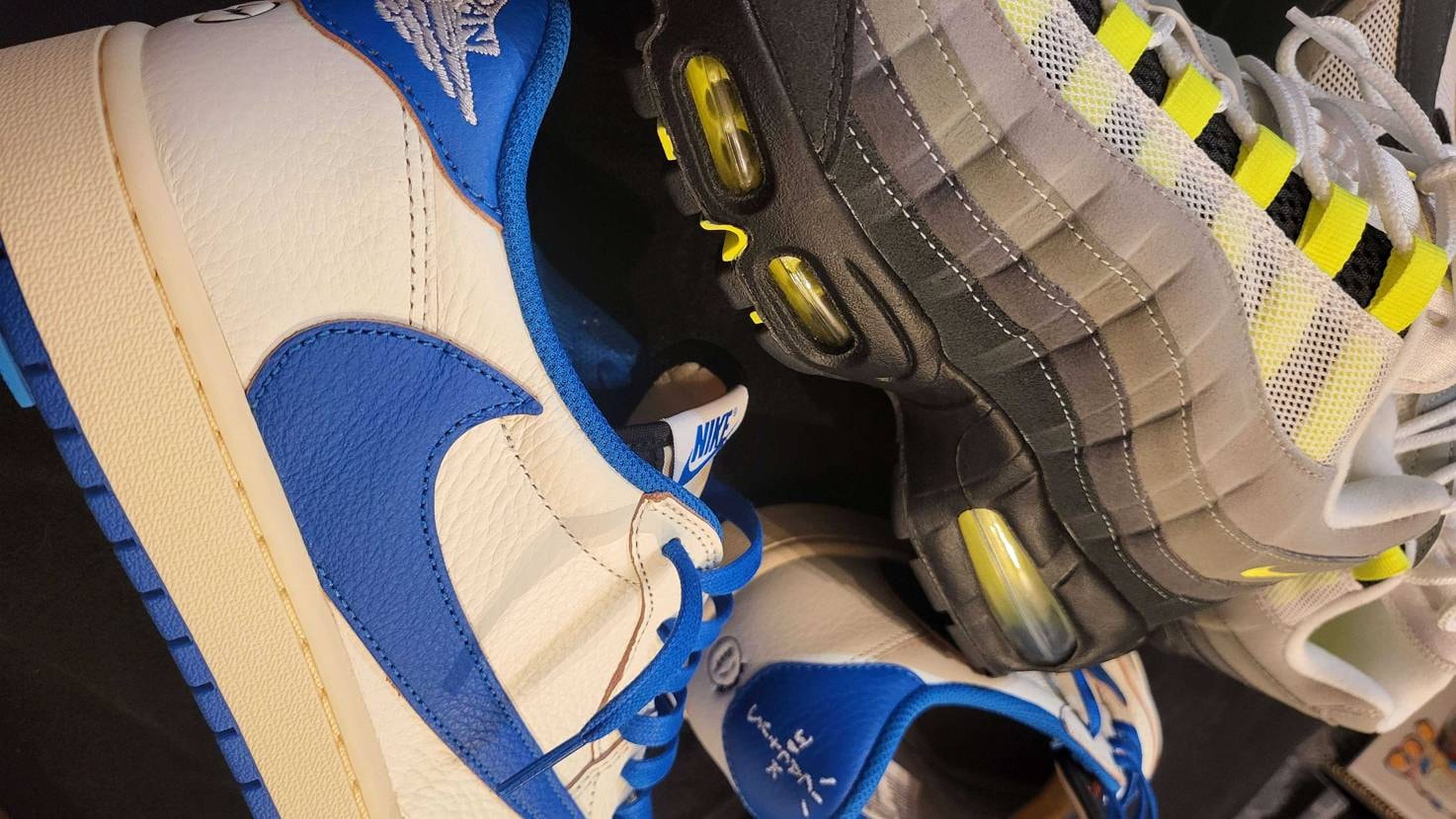 地元のスニーカーイベントにて
購入させていただきました！！
また宝物が増えま