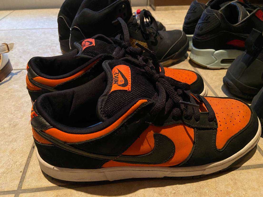 15年以上前に購入したNIKE DUNK LOW PRO SB。色が派手なので年