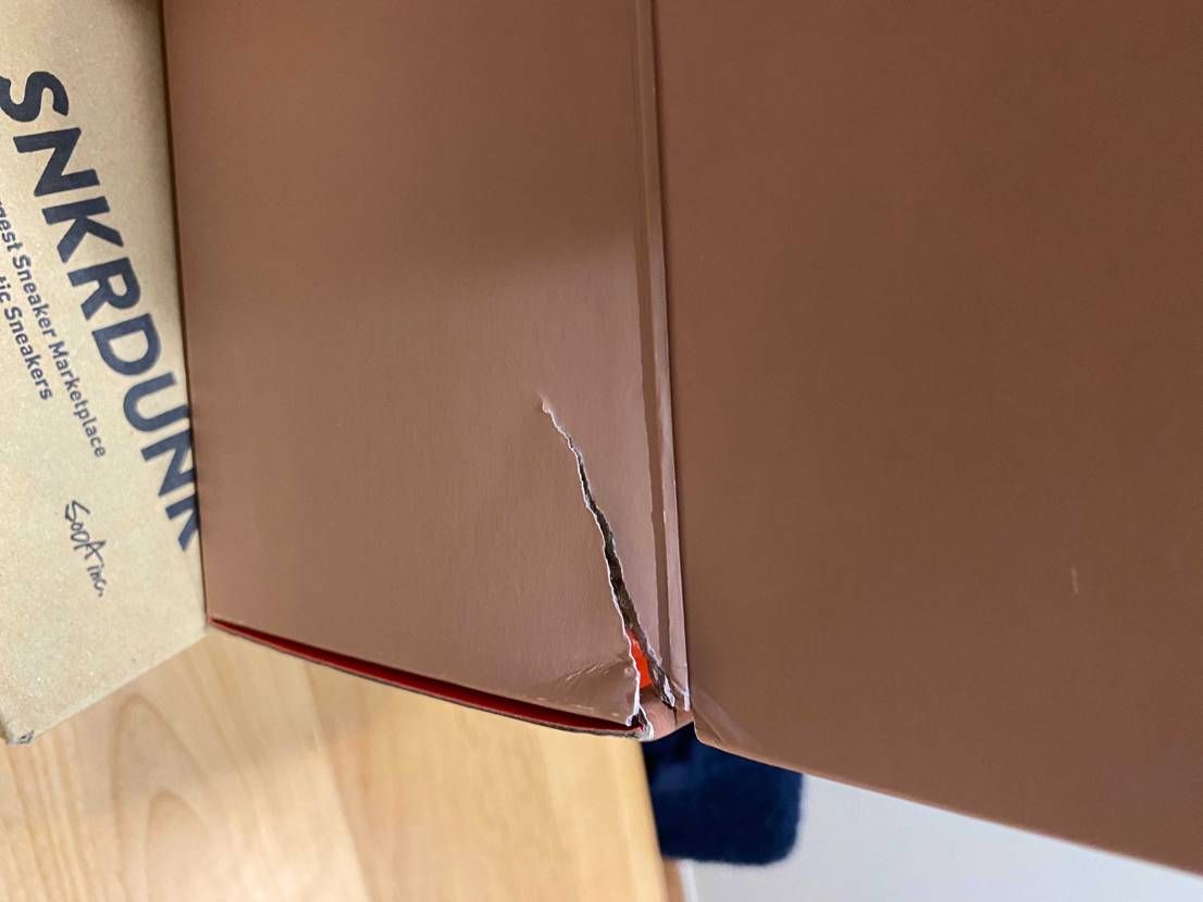 スニーカーダンクから不良品が届いて、サポートから返品を確認次第全額返金すると返信