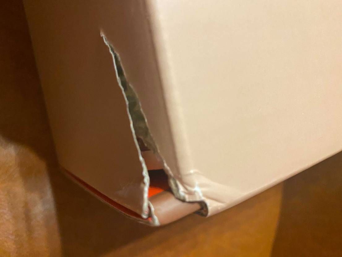 スニーカーダンクから不良品が届いて、サポートから返品を確認次