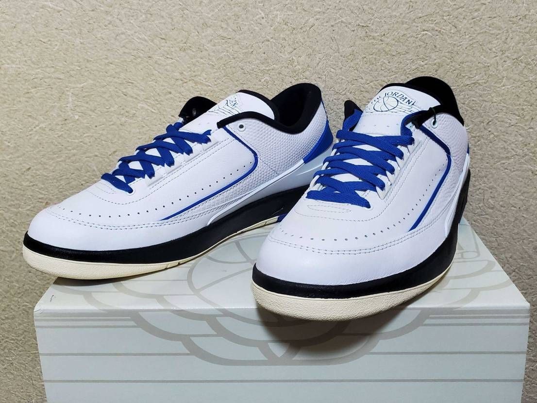 初AJ2!
買ったら黒紐に変えようと思って交換してみたけど、実物見たら青は青で爽