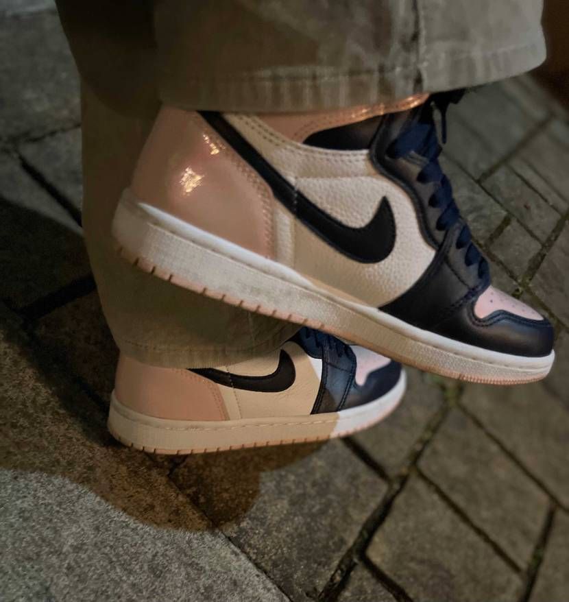 コーデュロイフレアパンツから覗くピンクも可愛い💕
ヒールカ