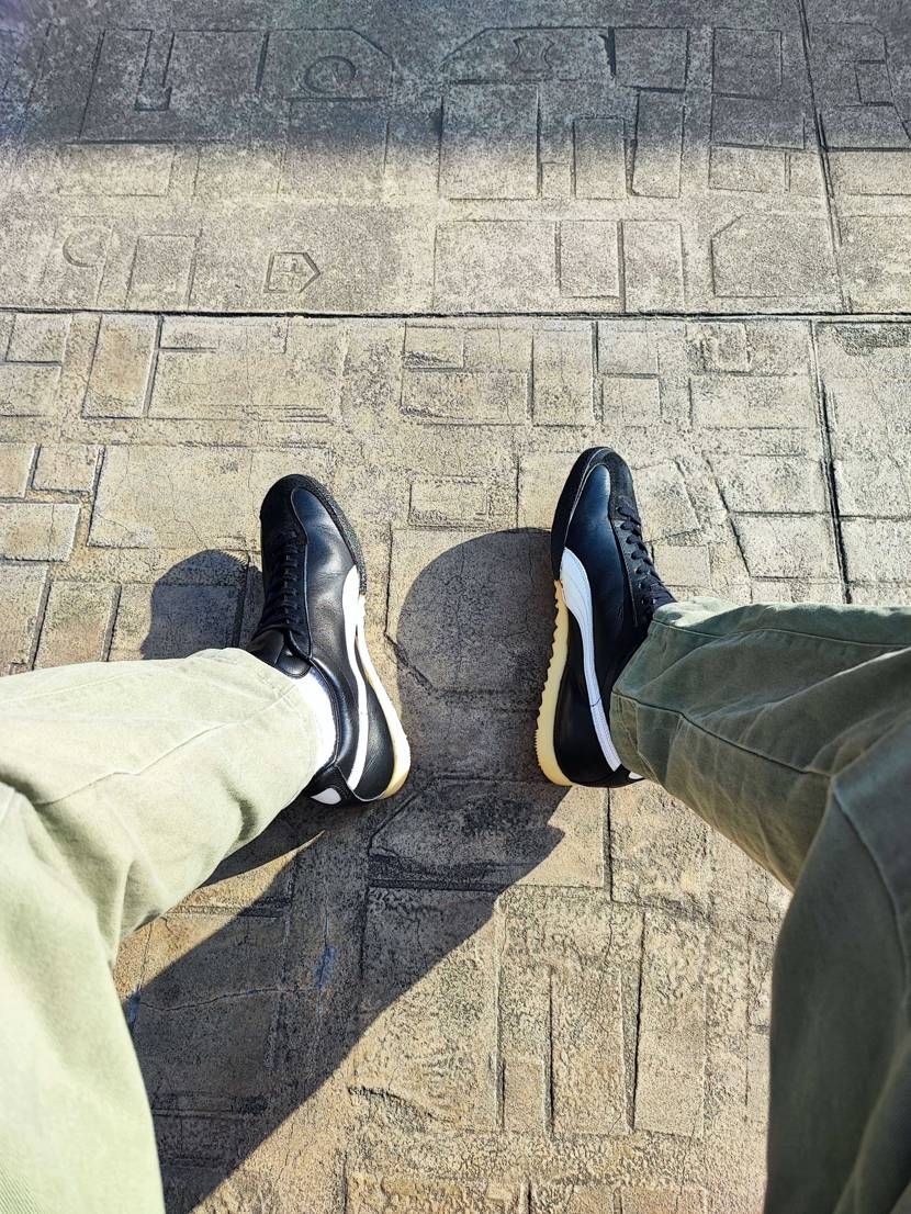 アッパーが柔らかいので見た目以上に履き心地がいいです。
お気に入りのカーゴパン