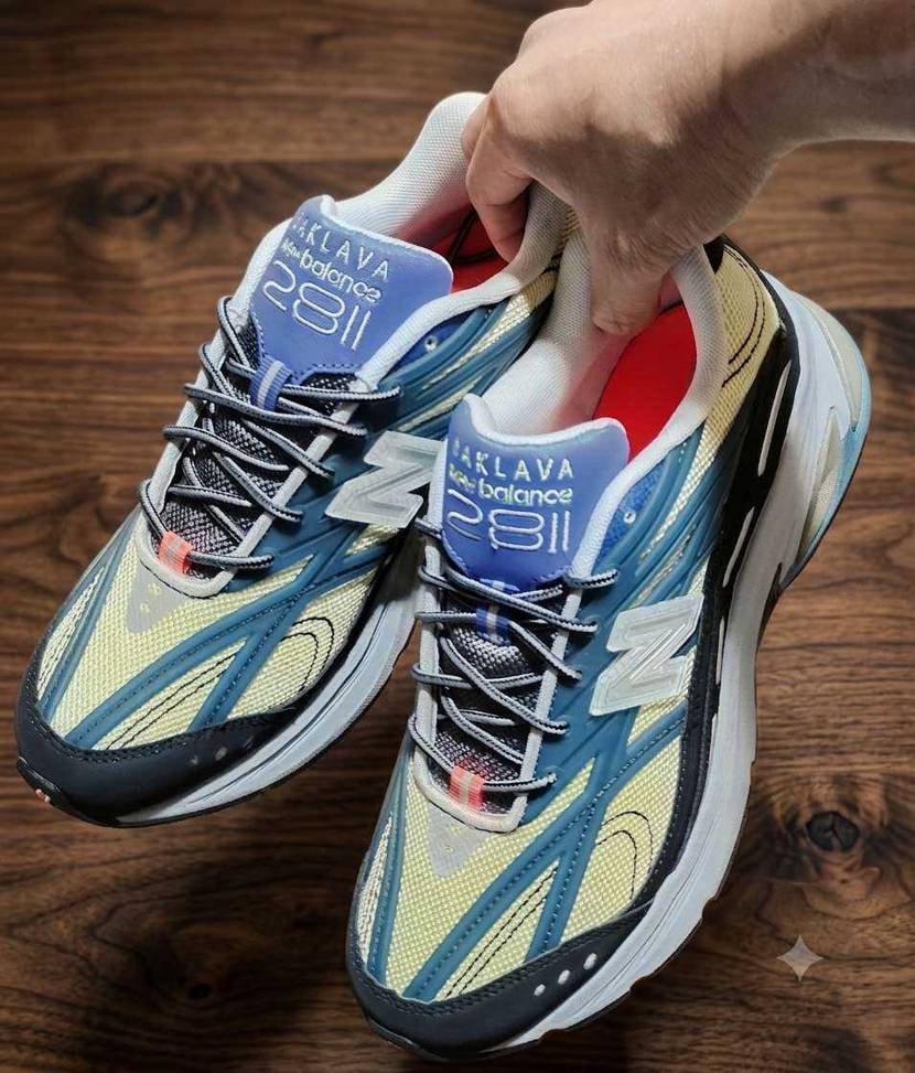 こんばんは🌃
🐐にて購入した👟が到着しました🎵
ソールは2010と同じなので