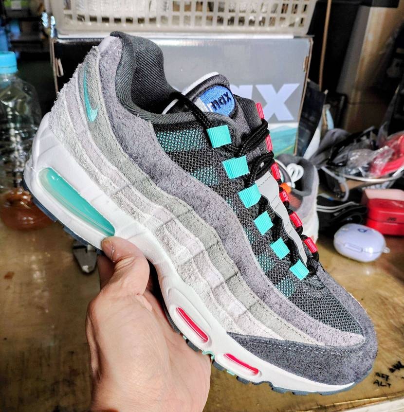 こんばんは、お疲れさまです😀
無事に到着🎵
実物はまぁMOMAのカラバリみた