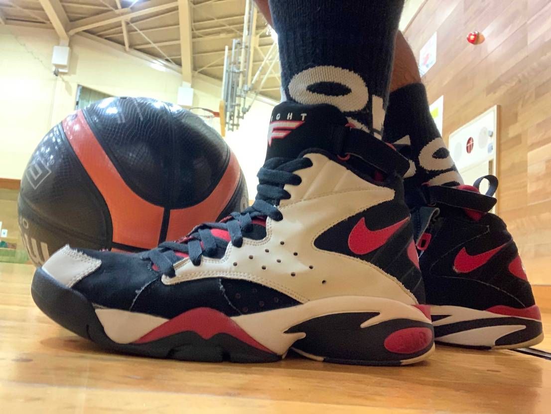 コレはまじでかっけ
90's名機をバスケで履くのが1つの楽