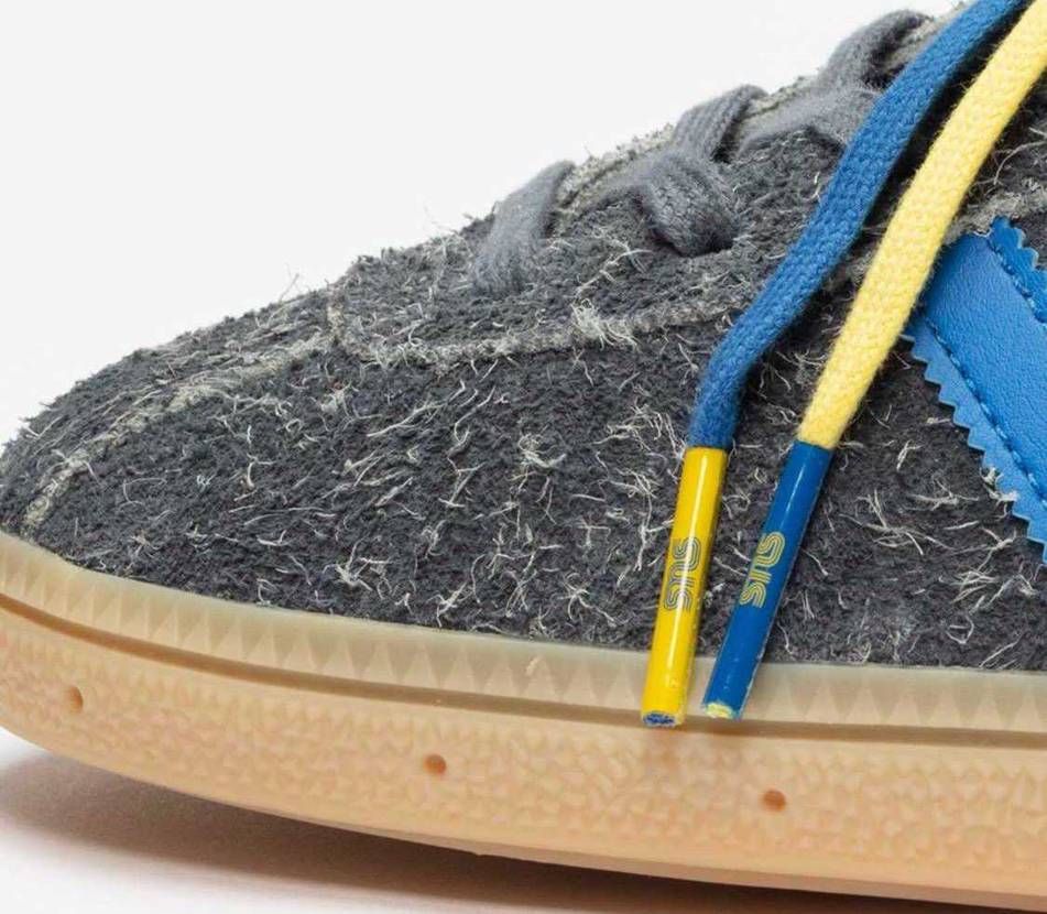 この埃ついてるんじゃないか風のケバケバスエード
puma suede mijで