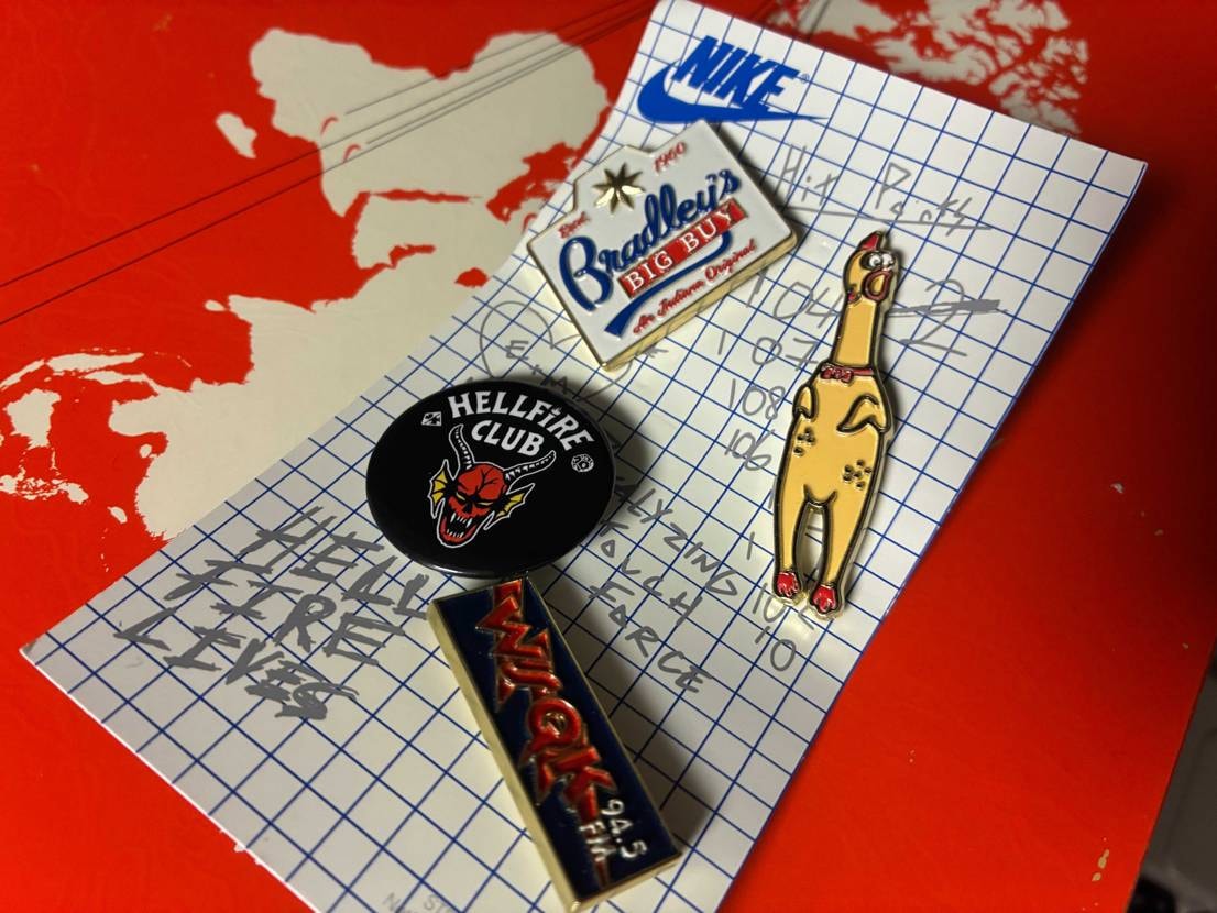 エッグプラント系の紫をほんのちょっと期待したら…


ビビッドなパープルで