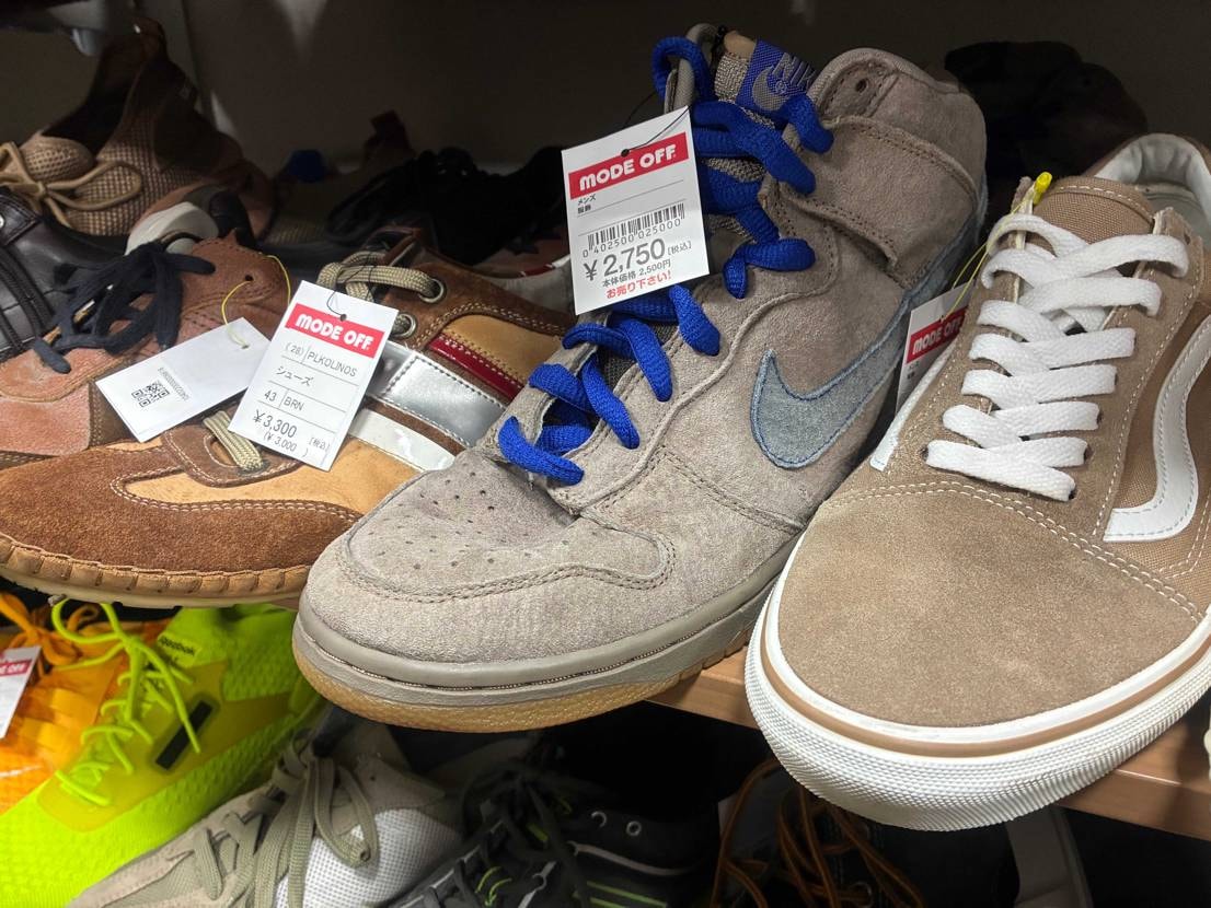 ランク下コーナー

雑然とした中で雰囲気醸し出しちゃってるのがあるが？
