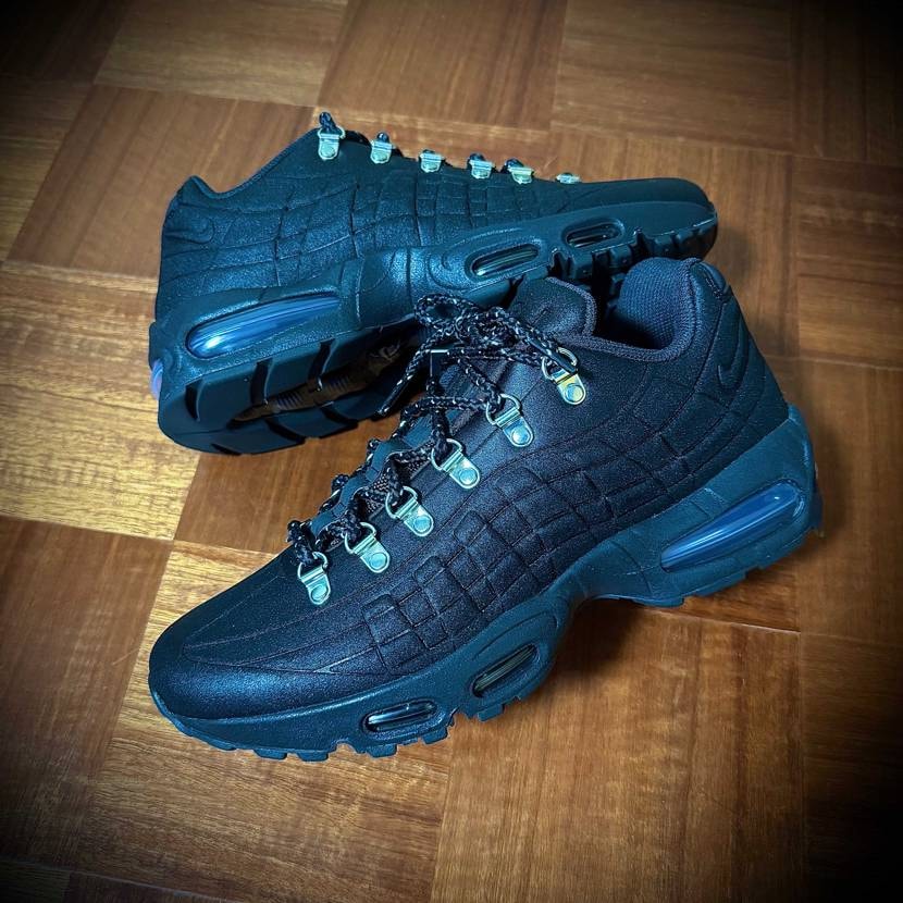 こんばんは🌕

あれだけ昨年に黒系のAM95を買ったから黒系のAM95は我慢