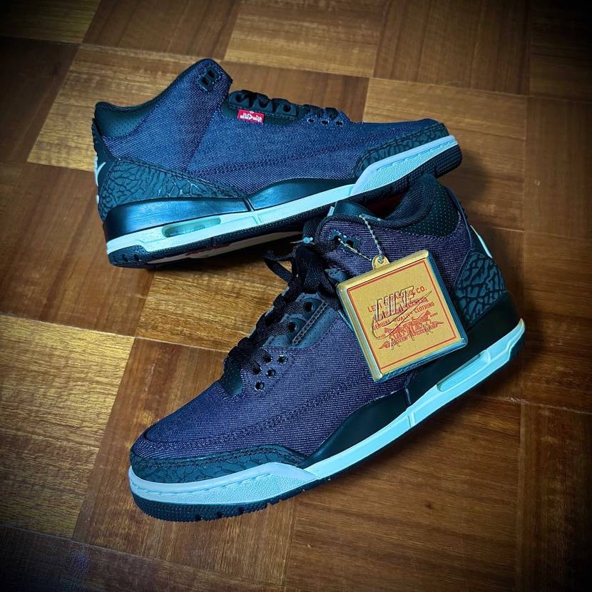 こんばんは🌕

2足はさすがにお財布が厳しいので、インディゴにするかブラック