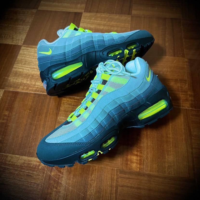 こんにちは☀️

ABCマートで当選していたものをやーーっとで受け取ってこれ