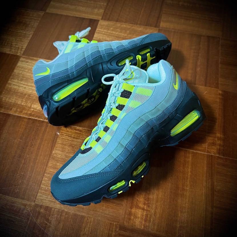 こんにちは☀️

メンズの方もやっとで到着しました🙌🏼
色の比較やサイズ感