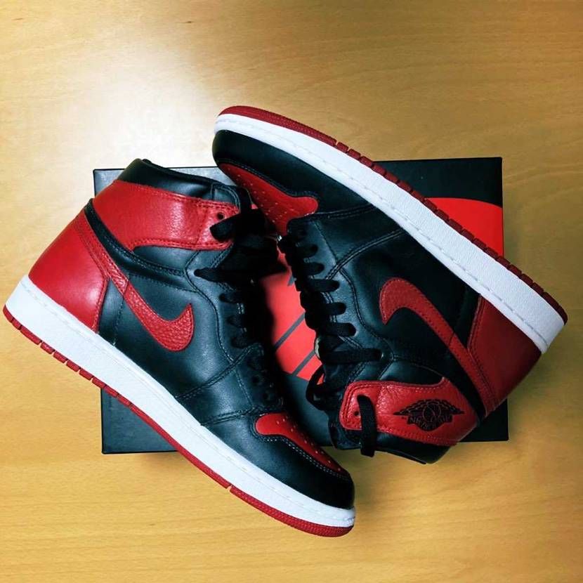念願の一足到着👟保管状態のせいかAJ1特有のキラキラあり…クリームで保湿ケア😃今