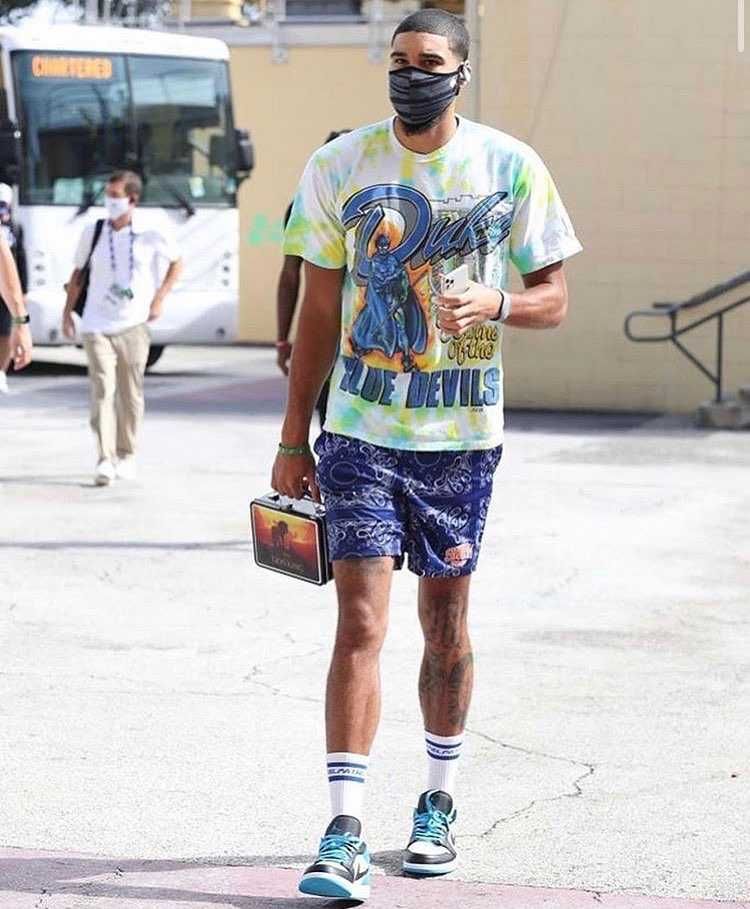 テイタムめちゃくちゃローカット履くやん。ジャンプマン全然いいと思う。ローカット欲