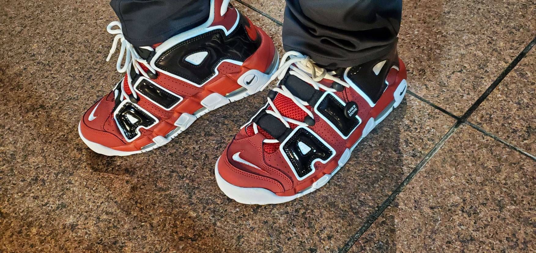 20年以上前に気になっていたスニーカーに再会！
レッド、ブラックの配色が最高です