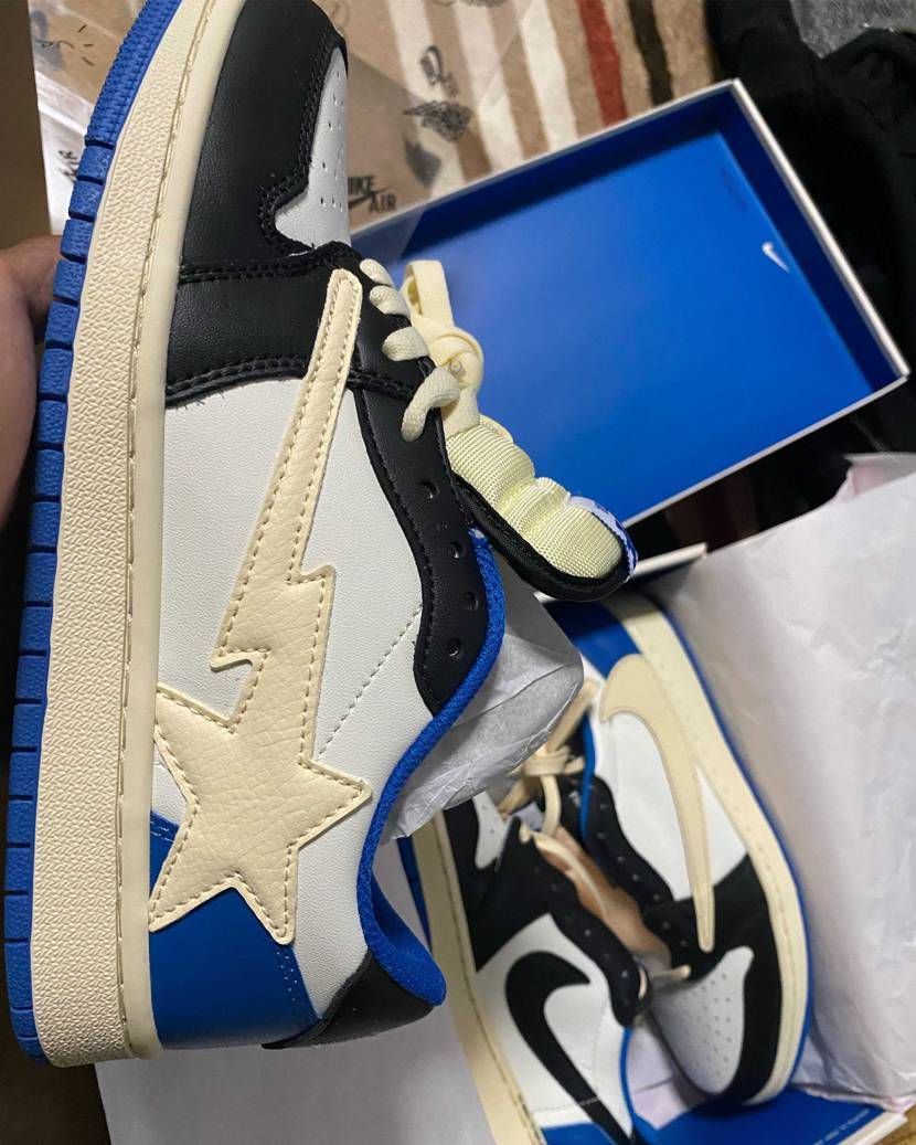 初ブートスニーカーなんですが皆さんのご意見お聞かせください🙏