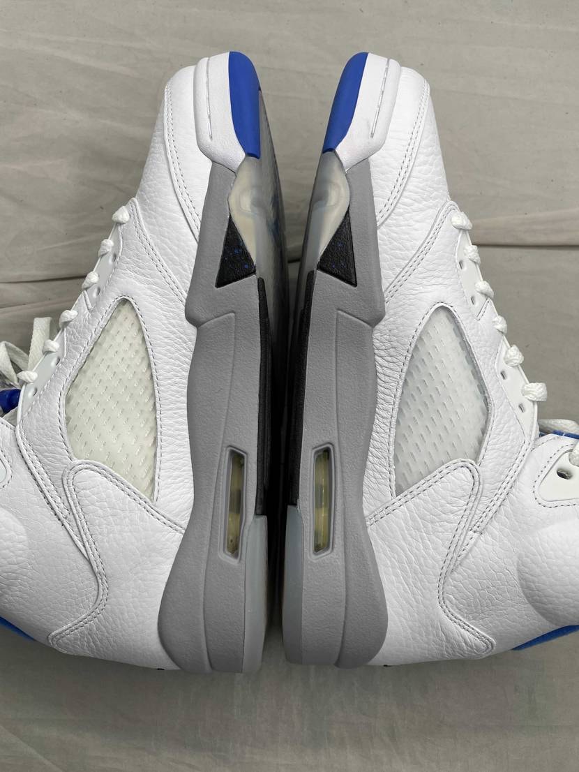 新品で出品しましたが変色ありで鑑定ngになってしまいました。