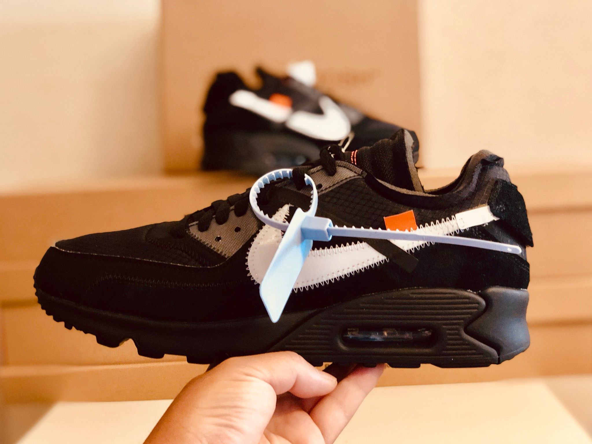 END.から無事到着しやした〜🎁
“OFF-WHITE × NIKE AIR
