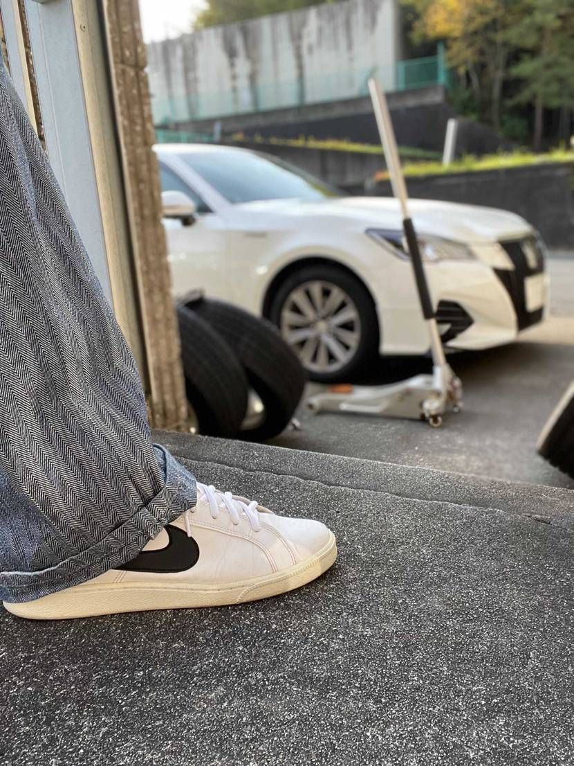 夜勤明けに車弄り用のつなぎに着替えて汚れて大丈夫なロイヤルコート？に履き替えてス