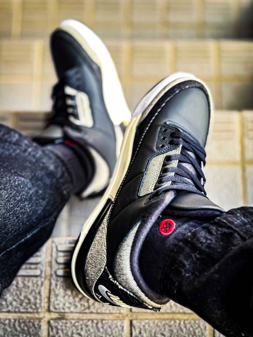 早速履きました✨
ブラックデニム合わせ最高です😆✨

#airjordan