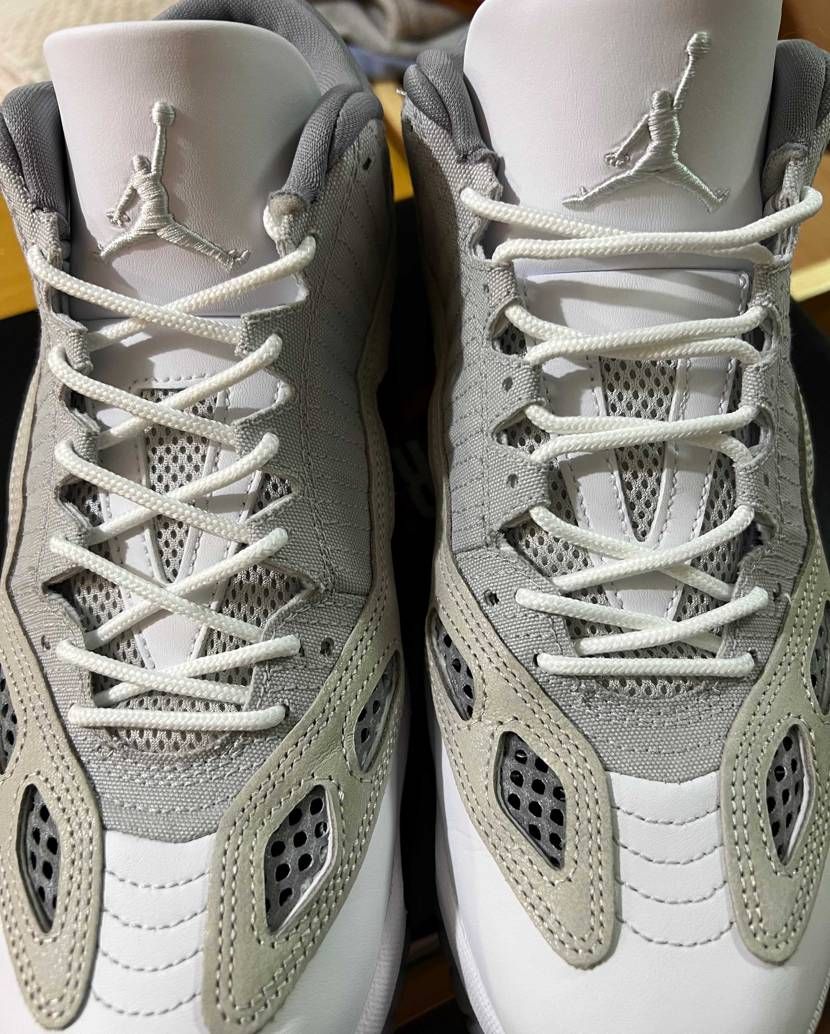 紐の通し方も選べるのもIE仕様の魅力の一つ👟
ワタシは右側の方で通しますがね