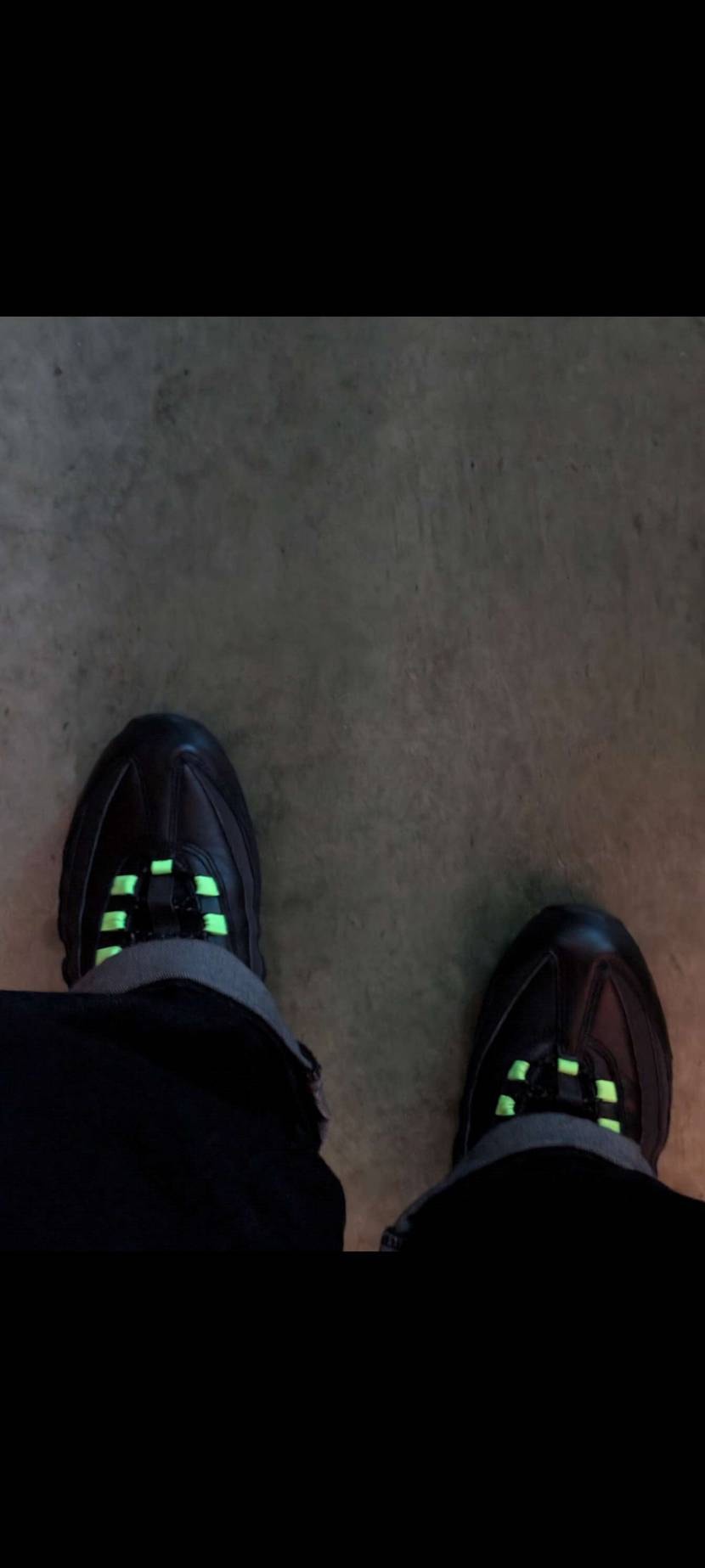 ネオンの主張がカッコイイ🌃👟✨