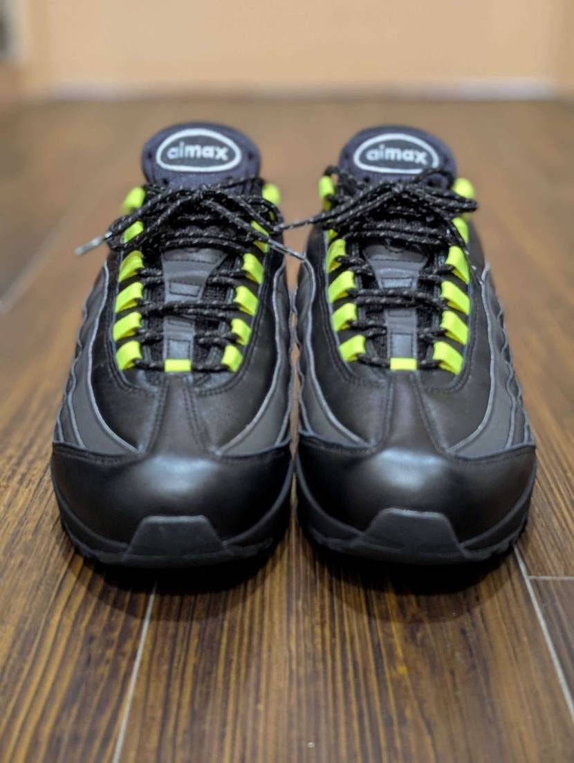 ネオンの主張がカッコイイ🌃👟✨