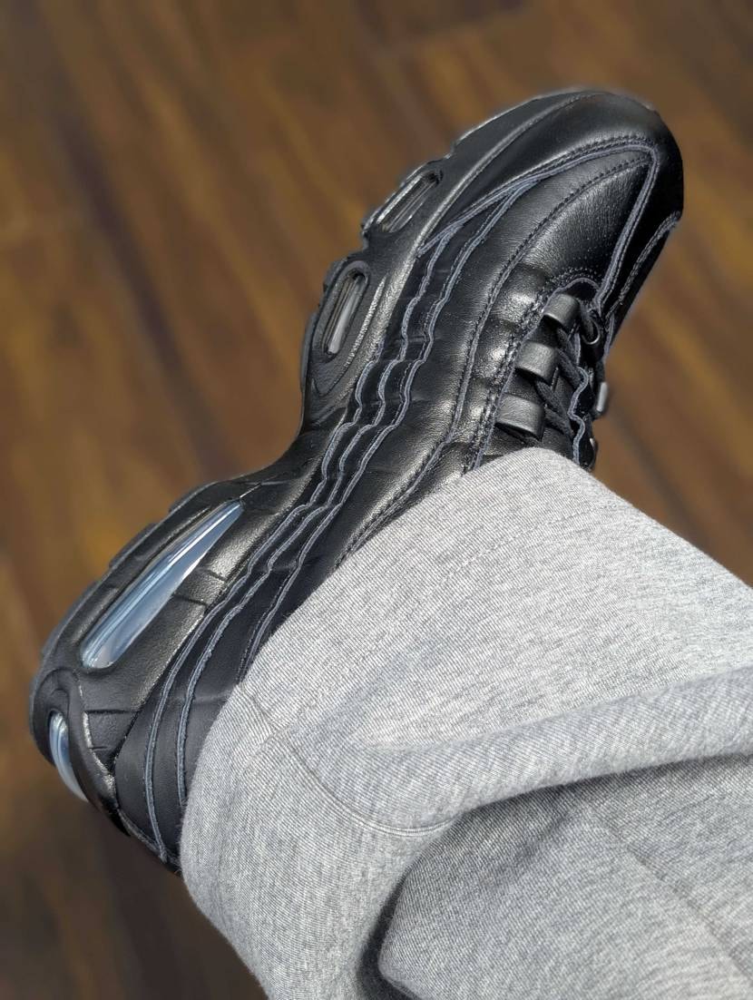 オールブラックレザー ‪✕‬ エアマックス95 
こんな組み合わせカッコイイに