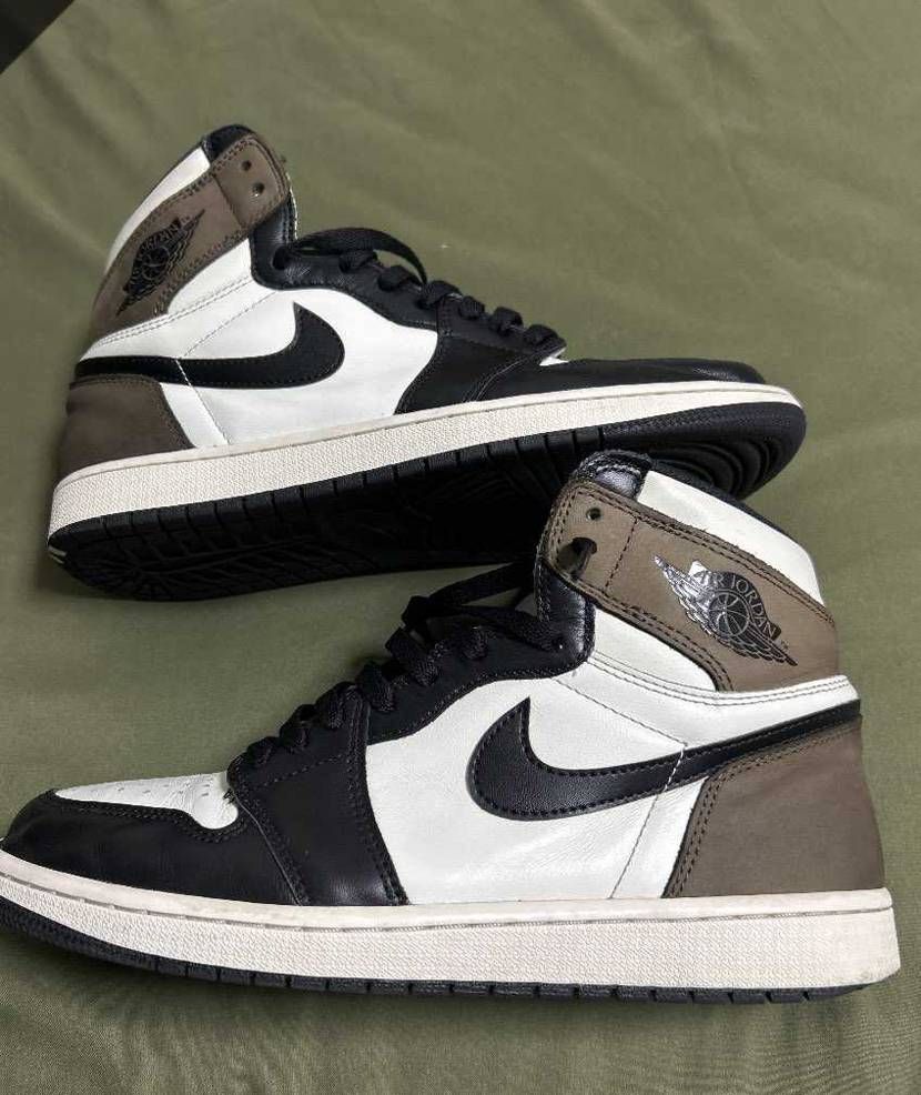 ジョーダン1
ダークモカ販売してます！