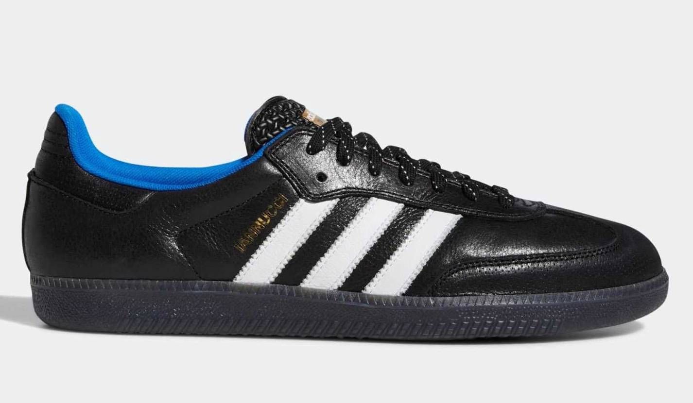 これはヤバい…
光沢感のあるレザーで且つadidasらしい爽やかな青のライニン