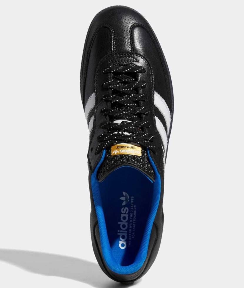 これはヤバい…
光沢感のあるレザーで且つadidasらしい