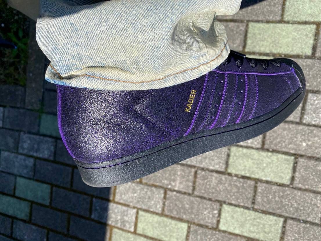 紫と悩んだけど最初は黒紐で！
太陽にあたると紫がわかりやす