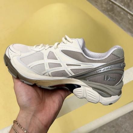 asicsようわからんけどええカラーリングや…
グリーンは