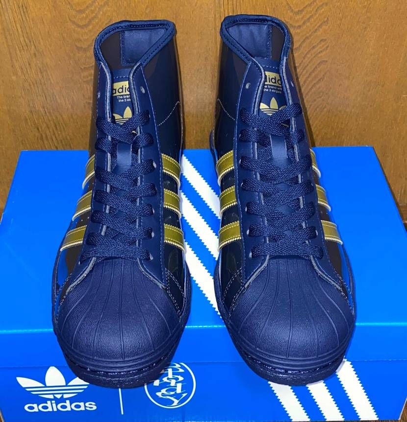 爆速で高級雨靴届いた
変え紐がリフレクティブ仕様でイカす