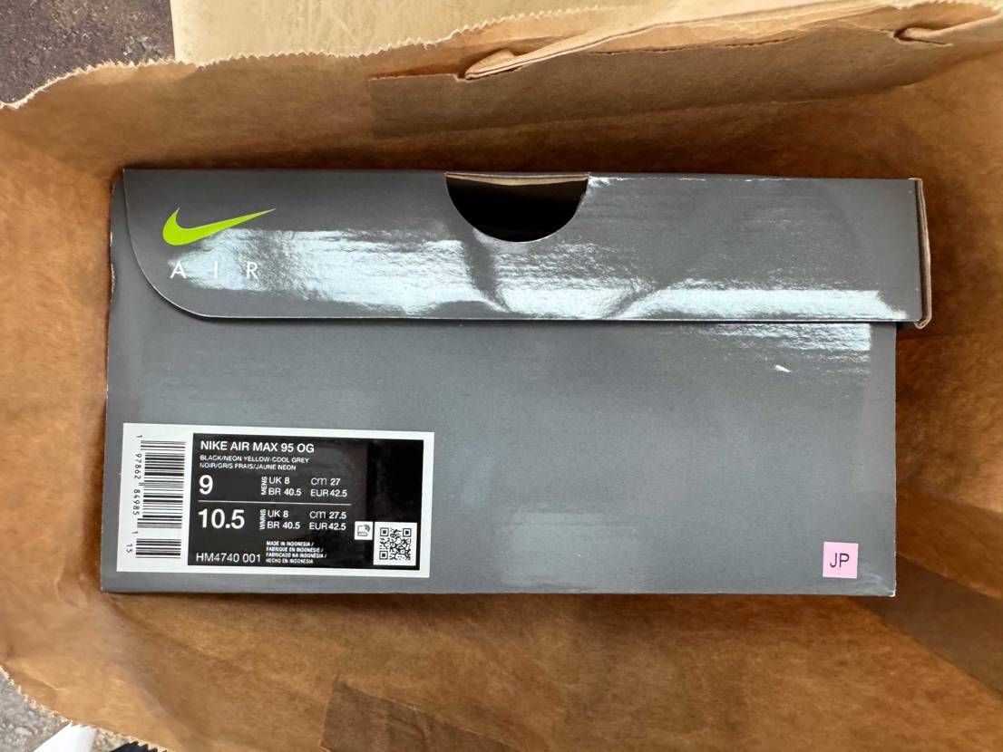 なんとか買えました、が足を1センチ以上ぶった切らないと入んないので兄の誕生日プレ