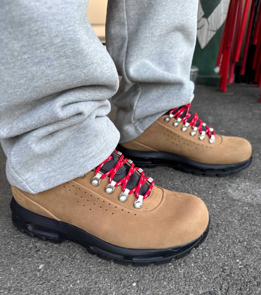 赤だとトレッキング感増して可愛い