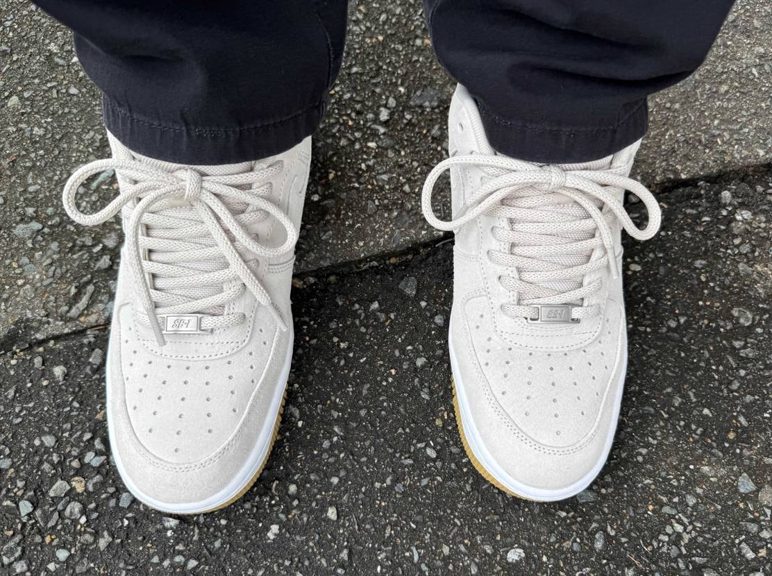 無事購入

軽いけど厚タンにゴムバンド付きだからnike