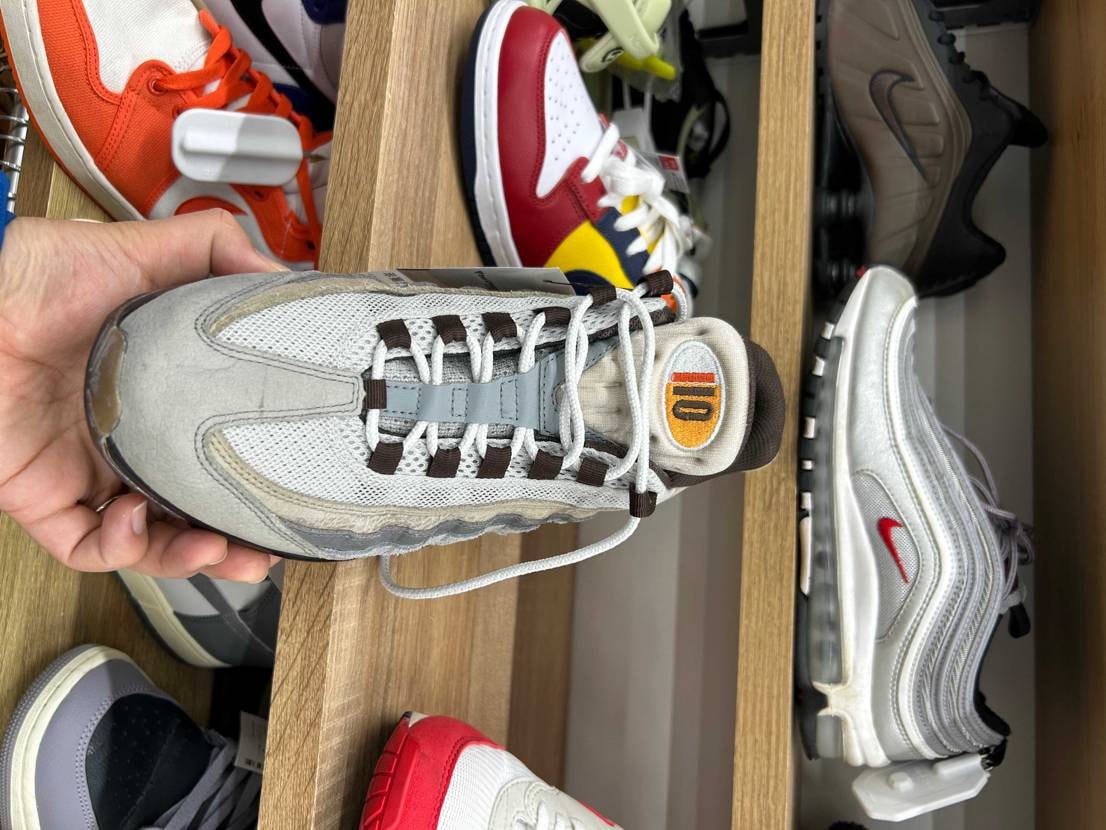 28.5 見つけた
けどソールが分解し始めてたので断念

エアーの靴は劣化