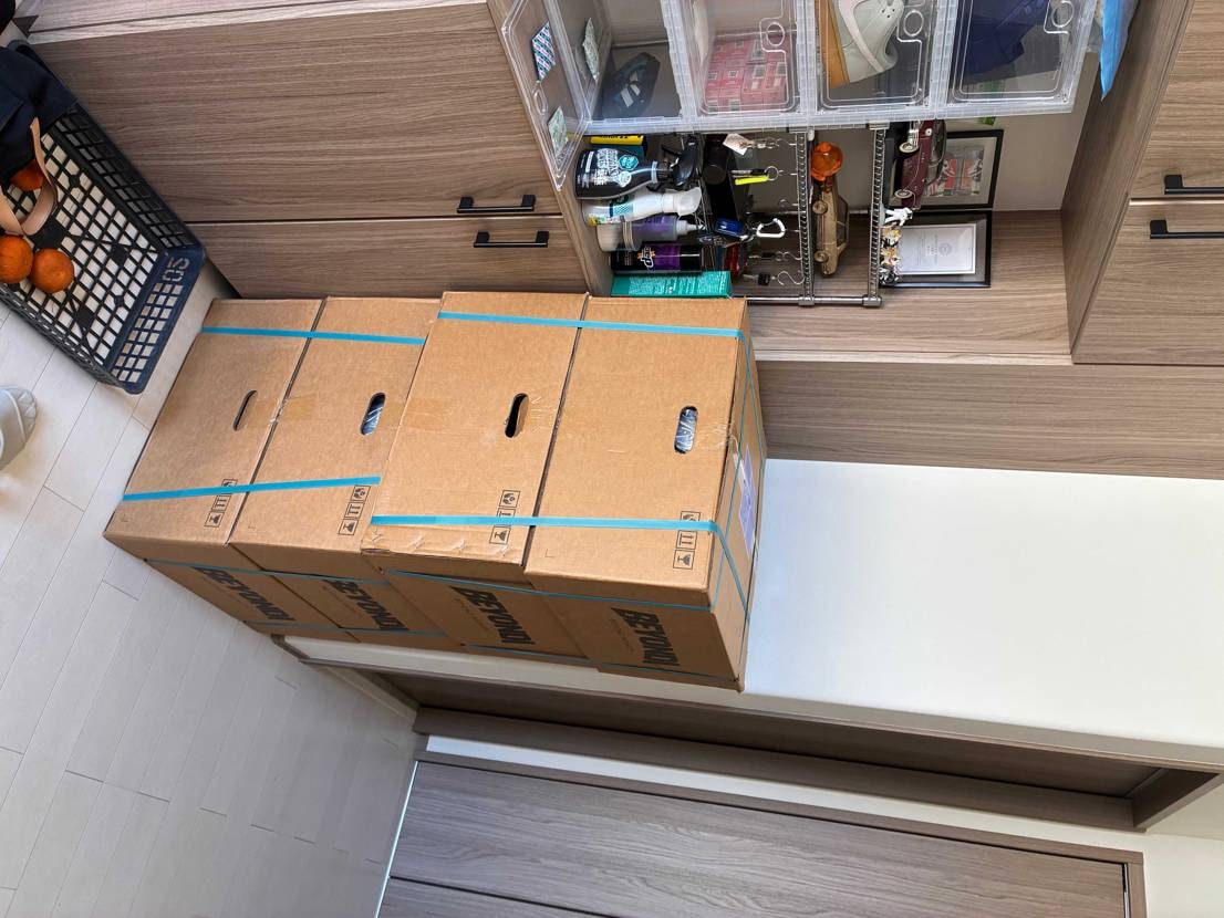 重い腰を上げて朝からバイオレットブライトでソールの黄ばみ取り

スニーカーを